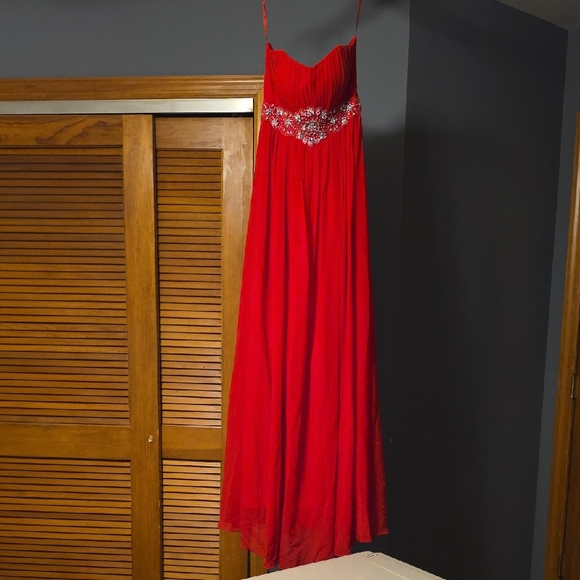 unknown Dresses & Skirts - Elegant Red Gown with Embellished Waist